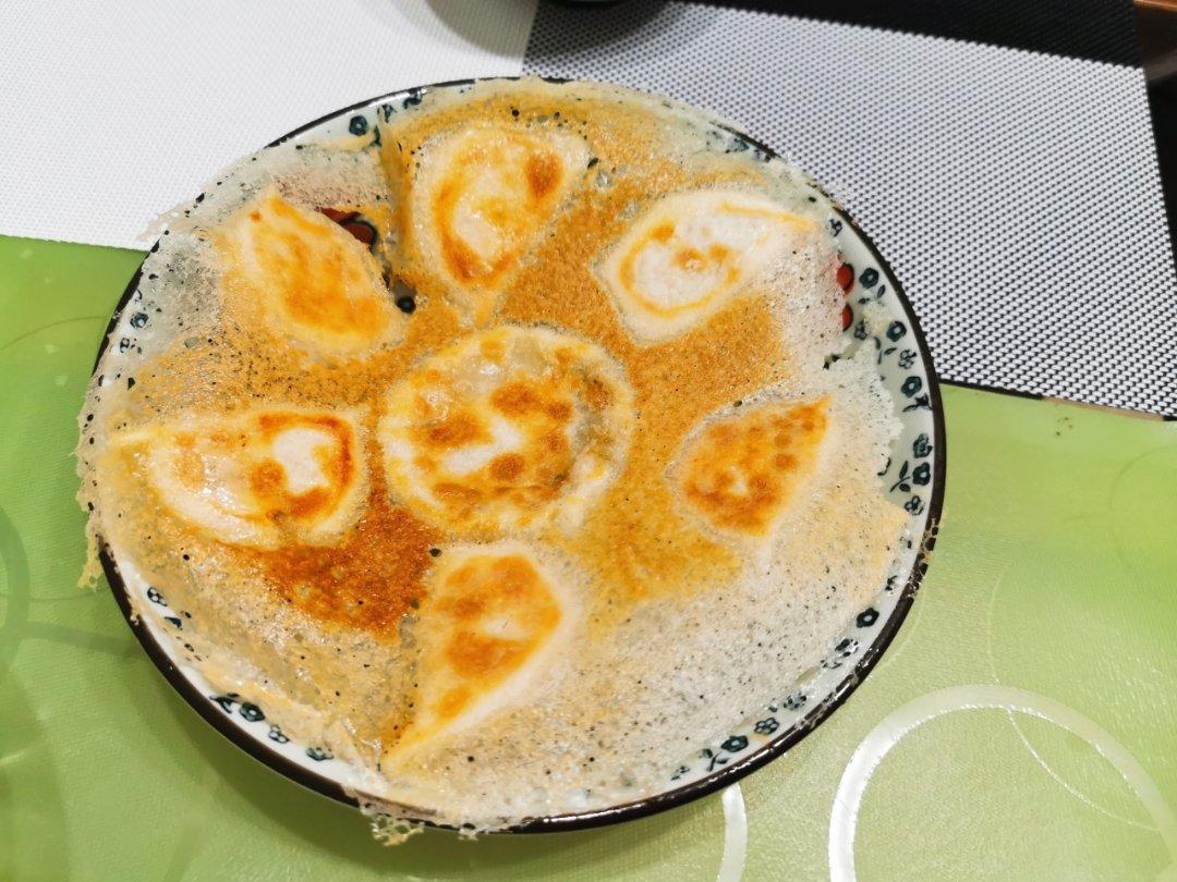 冰花煎饺 Fried Pork & Lotus Root Dumplings