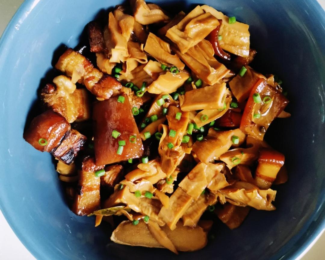 笋干焖肉,红烧肉笋干的做法