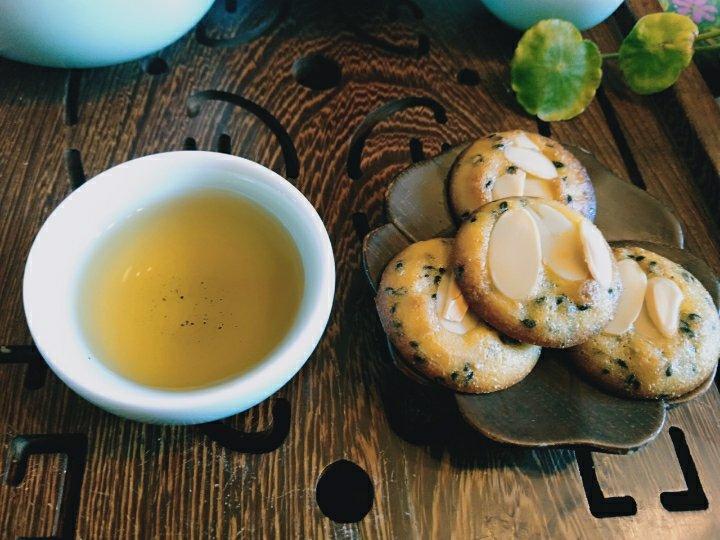 杏仁芝麻鸡蛋薄脆饼干，杏仁和芝麻是绝配