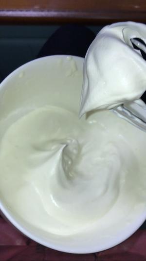 手动打发安佳淡奶油的做法 步骤6