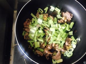 小吃系列｜「新疆牛肉炒米粉 」的做法 步骤4
