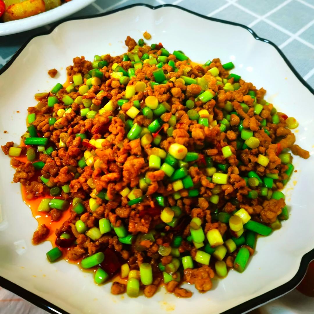 下饭外婆菜（肉沫炒蒜薹沫）