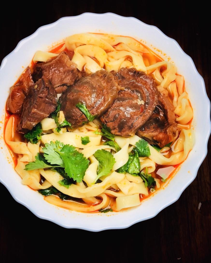 美丽的煮妇做的私房红烧牛肉面