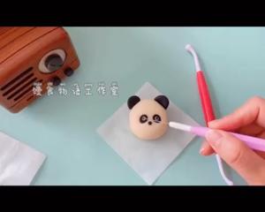 可爱的熊猫造型馒头的做法 步骤3