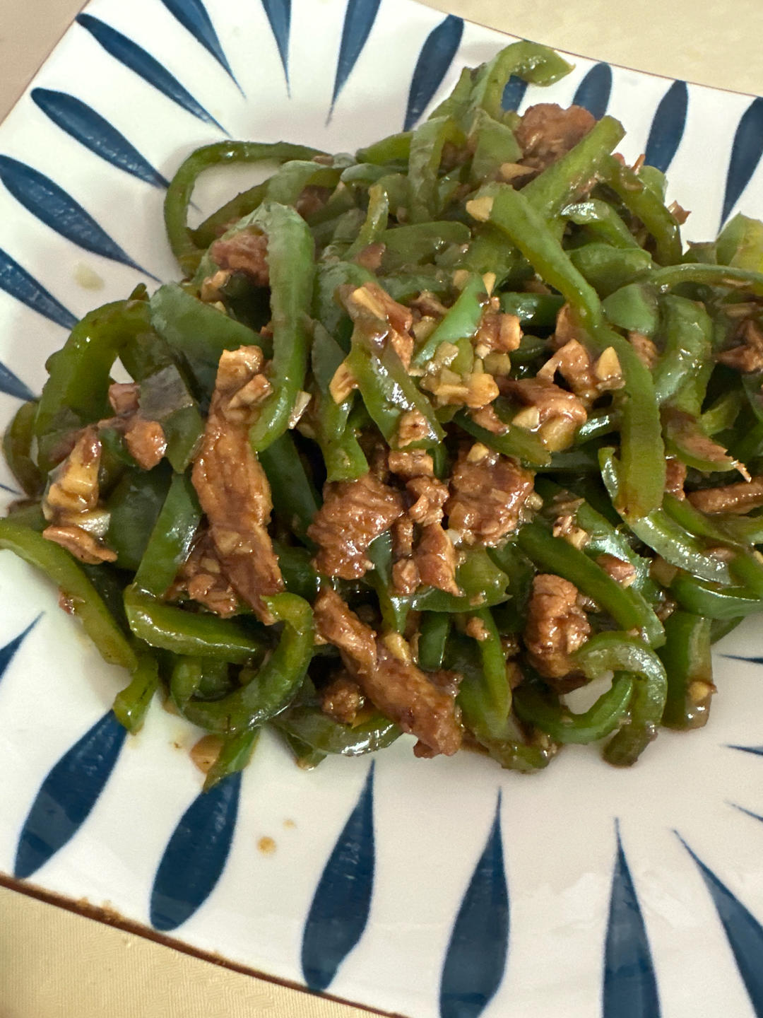 青椒肉丝，这样炒太好吃了。