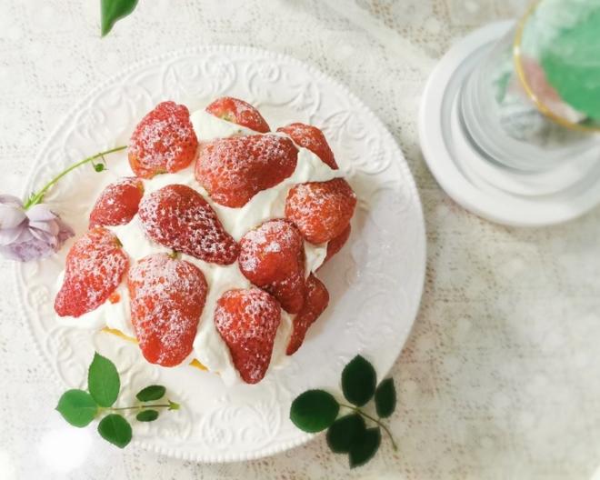 六寸草莓戚风蛋糕的做法