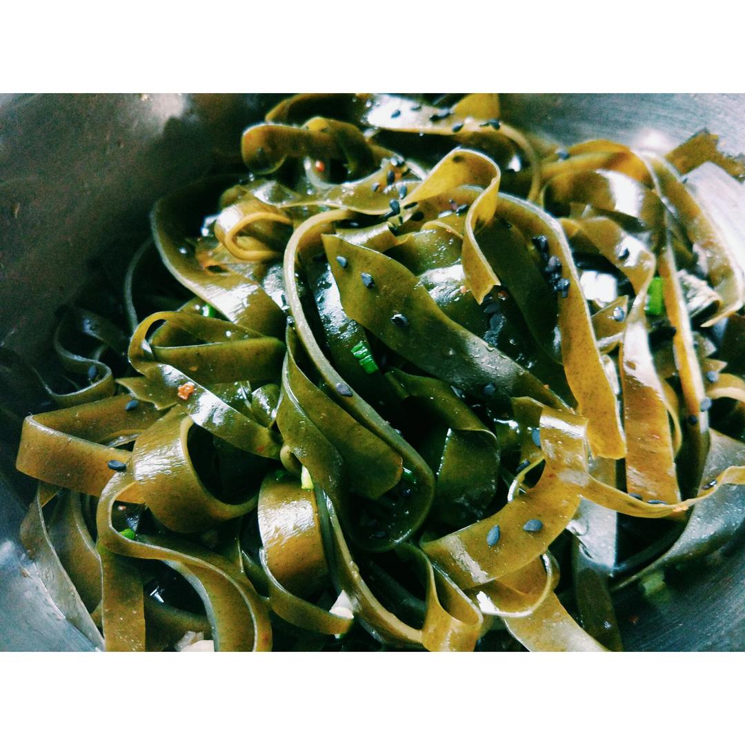 让头发乌黑亮丽的：凉拌海带丝