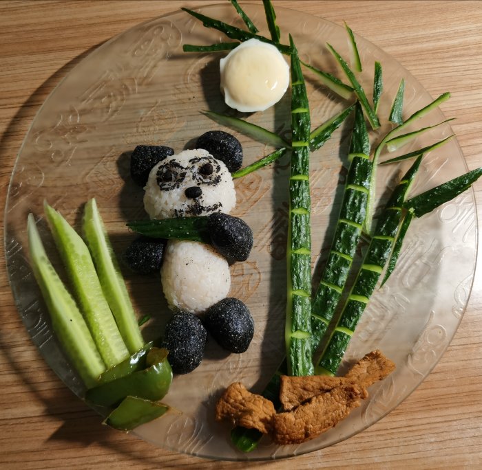 熊猫吃竹子拼盘