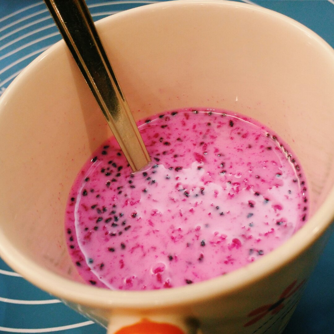 人葬树下做的火龙果牛奶