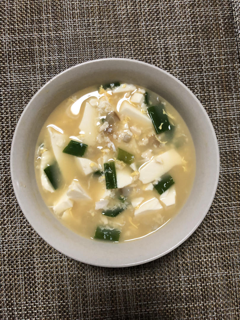 5分钟-咸鸭蛋白玉菇豆腐羹