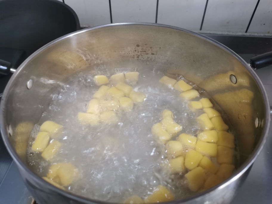 芋圆椰汁西米露的做法 步骤9
