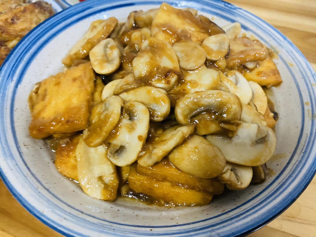春日食谱·家常豆腐烧口蘑