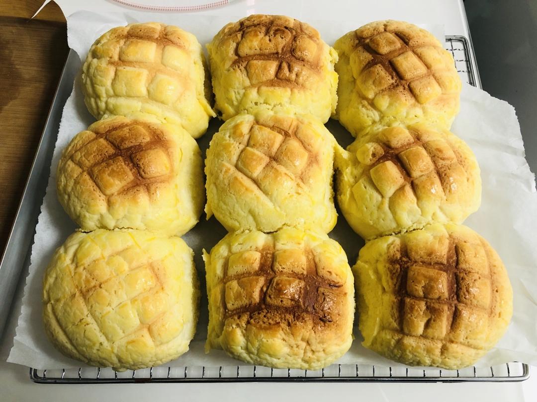 好吃到炸裂的港式菠萝包（附带制作酥皮的小视频）