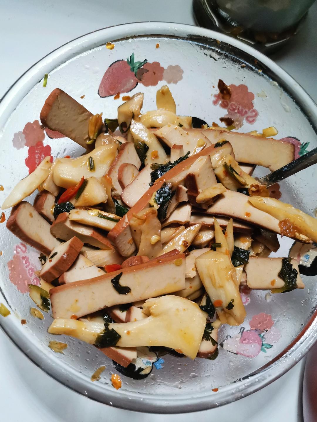 比肉还好吃的【手撕凉拌杏鲍菇】，上桌扫光光