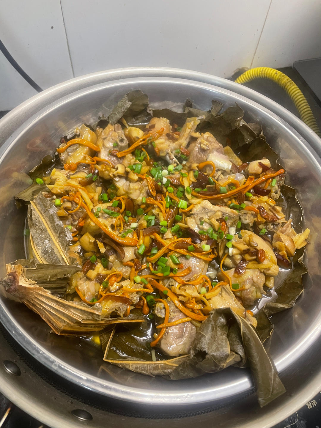 荷叶篇之--荷叶香菇红枣蒸鸡