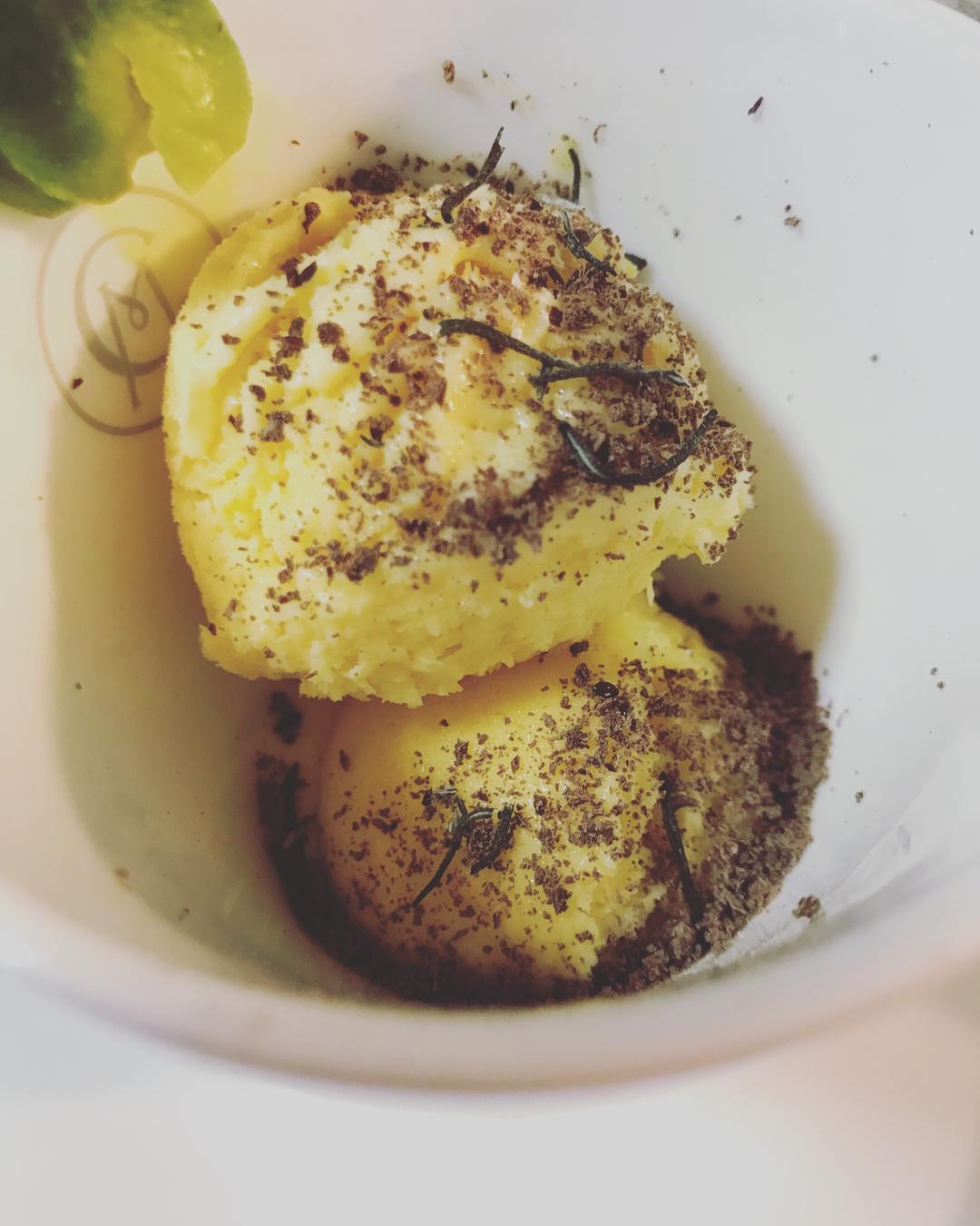 只用蛋黄的香草冰淇淋