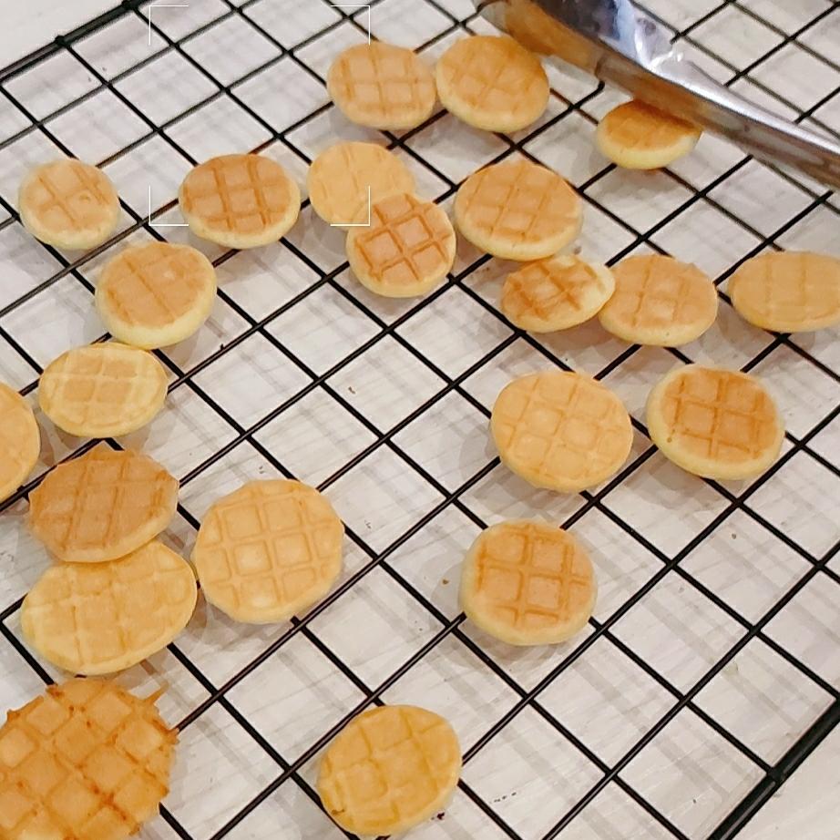 宝宝果蔬鸡蛋纽扣煎饼