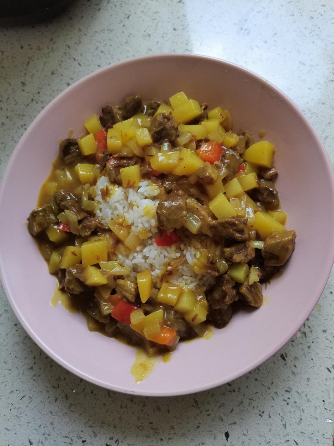 椰香浓郁的日式土豆牛肉咖喱饭