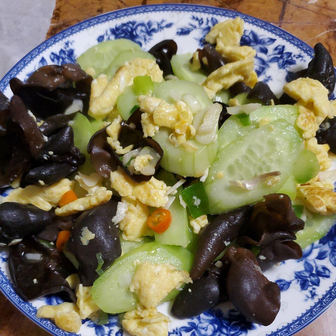 黄瓜木耳炒鸡蛋