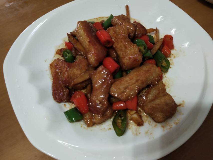 五花肉炒辣椒