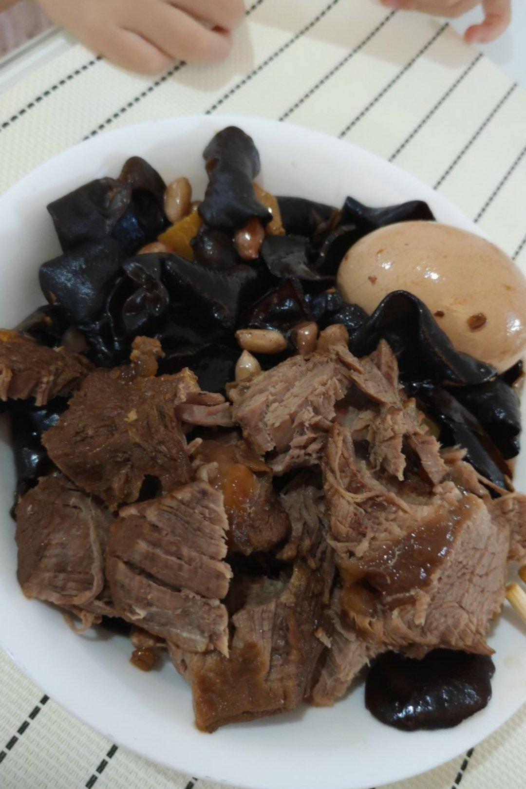 酱牛腱子肉~~（附酱猪腱子肉和卤鸡蛋做法）