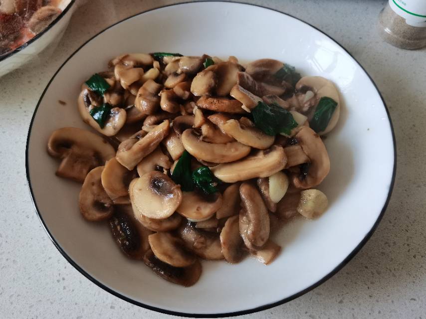 鲜香嫩滑！好吃不胖的蒜香炒口蘑！