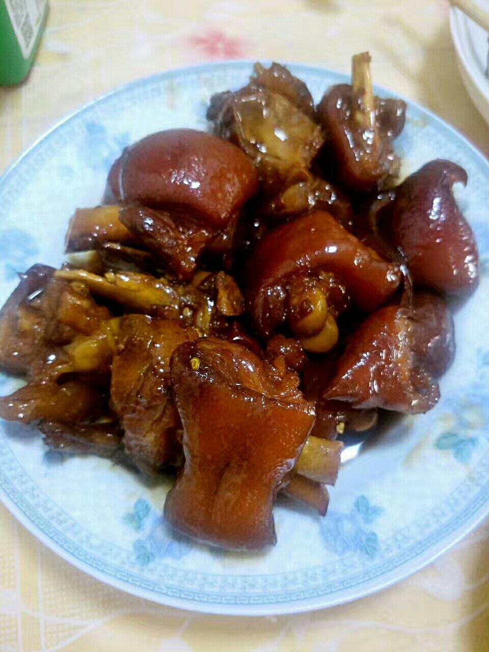 美味的家常菜：红烧猪蹄