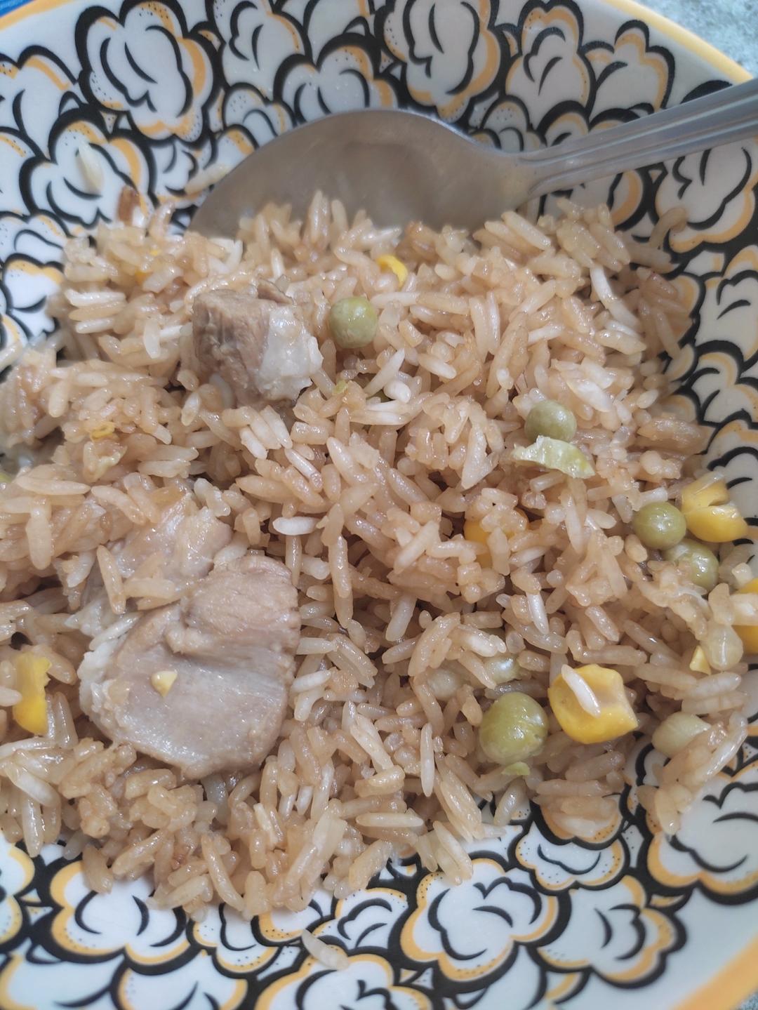 【排骨焖饭】