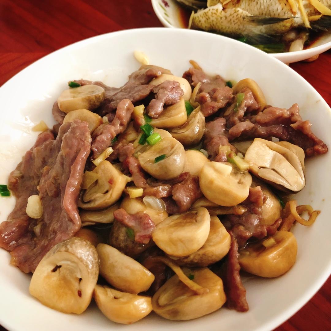 蚝油草菇滑炒牛肉