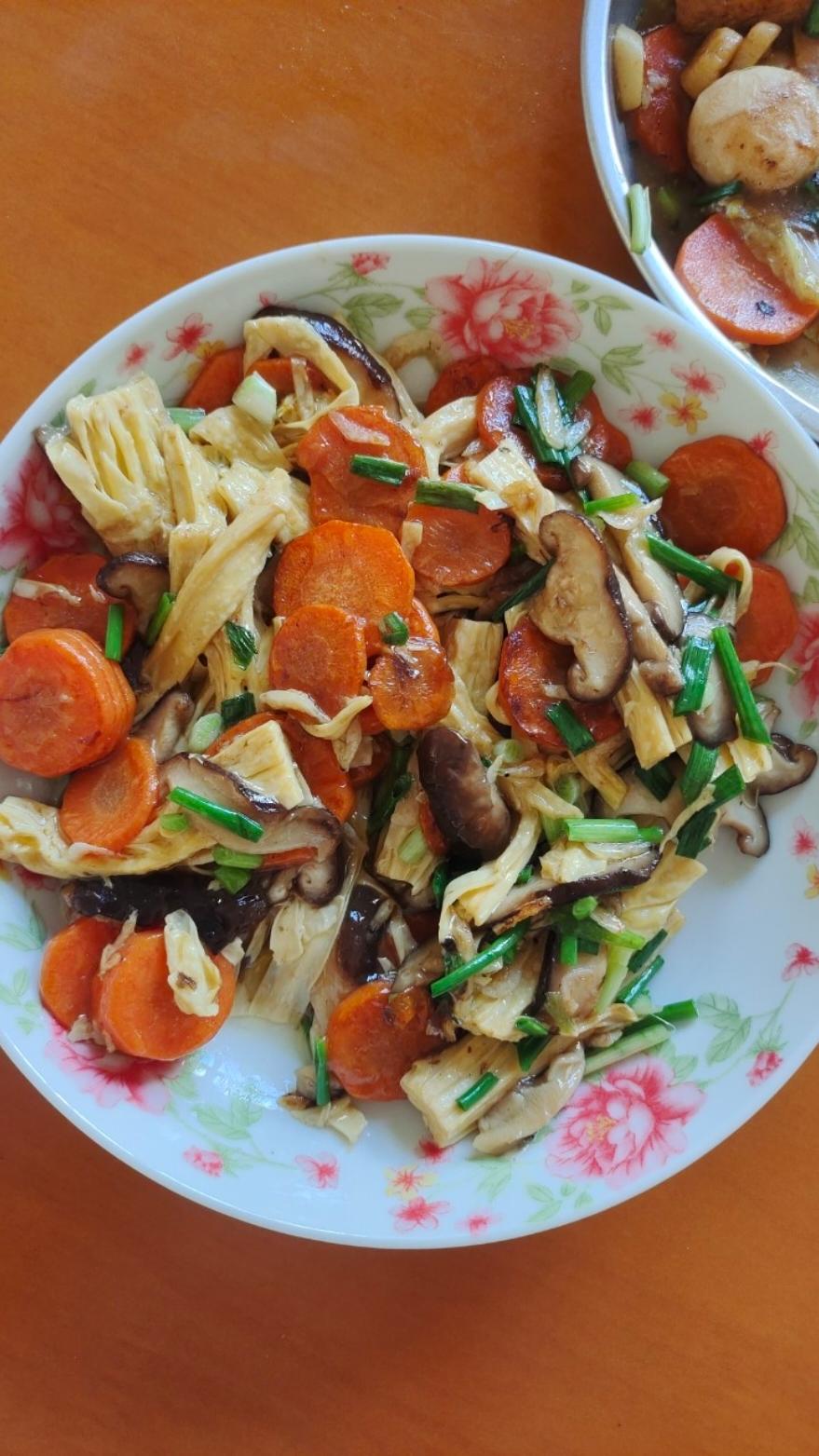 腐竹烧香菇