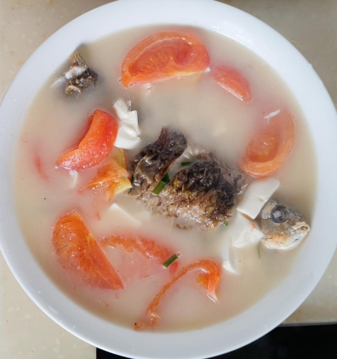 番茄鲫鱼汤