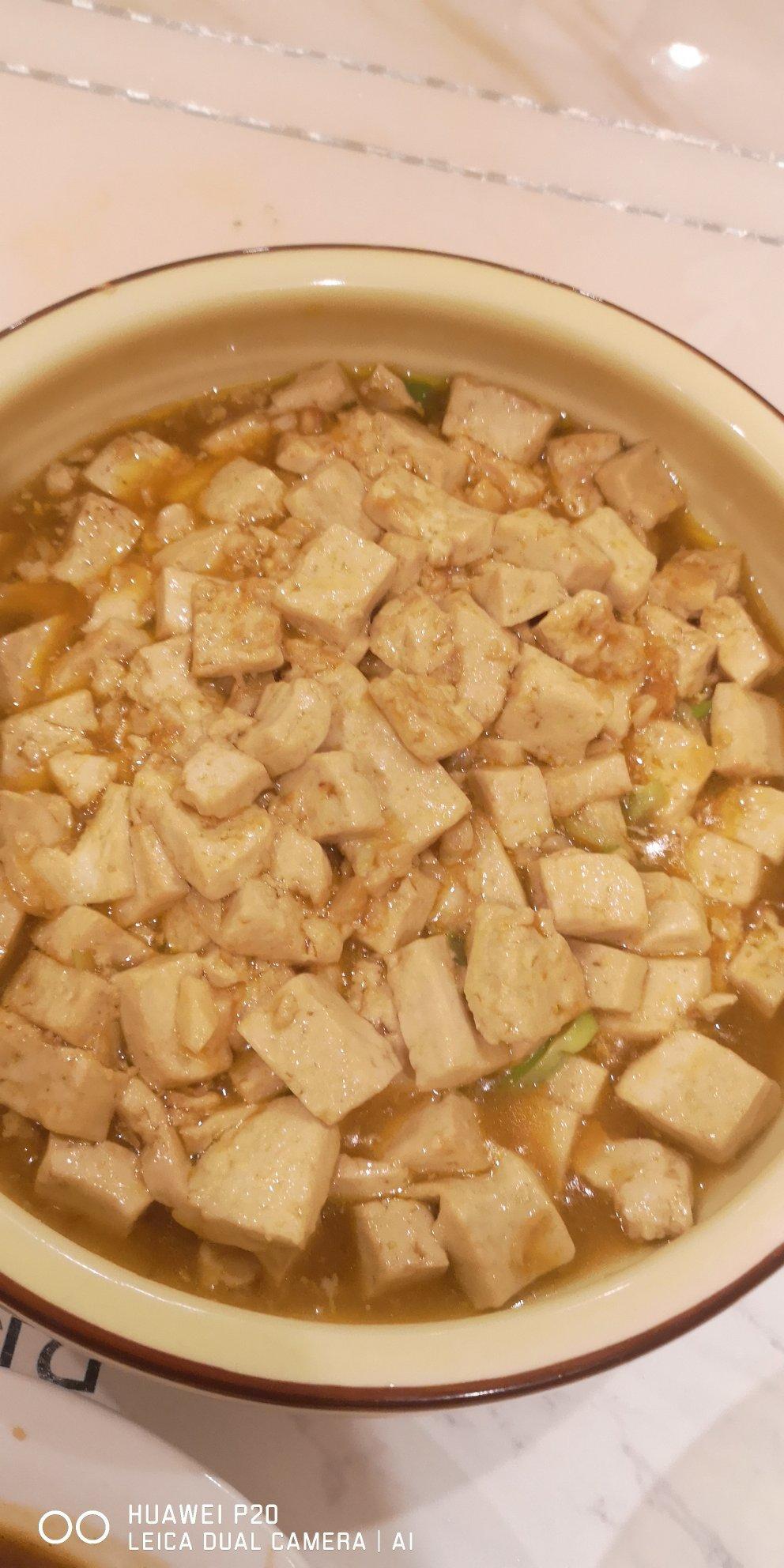 不放肉也超下饭的葱焖豆腐