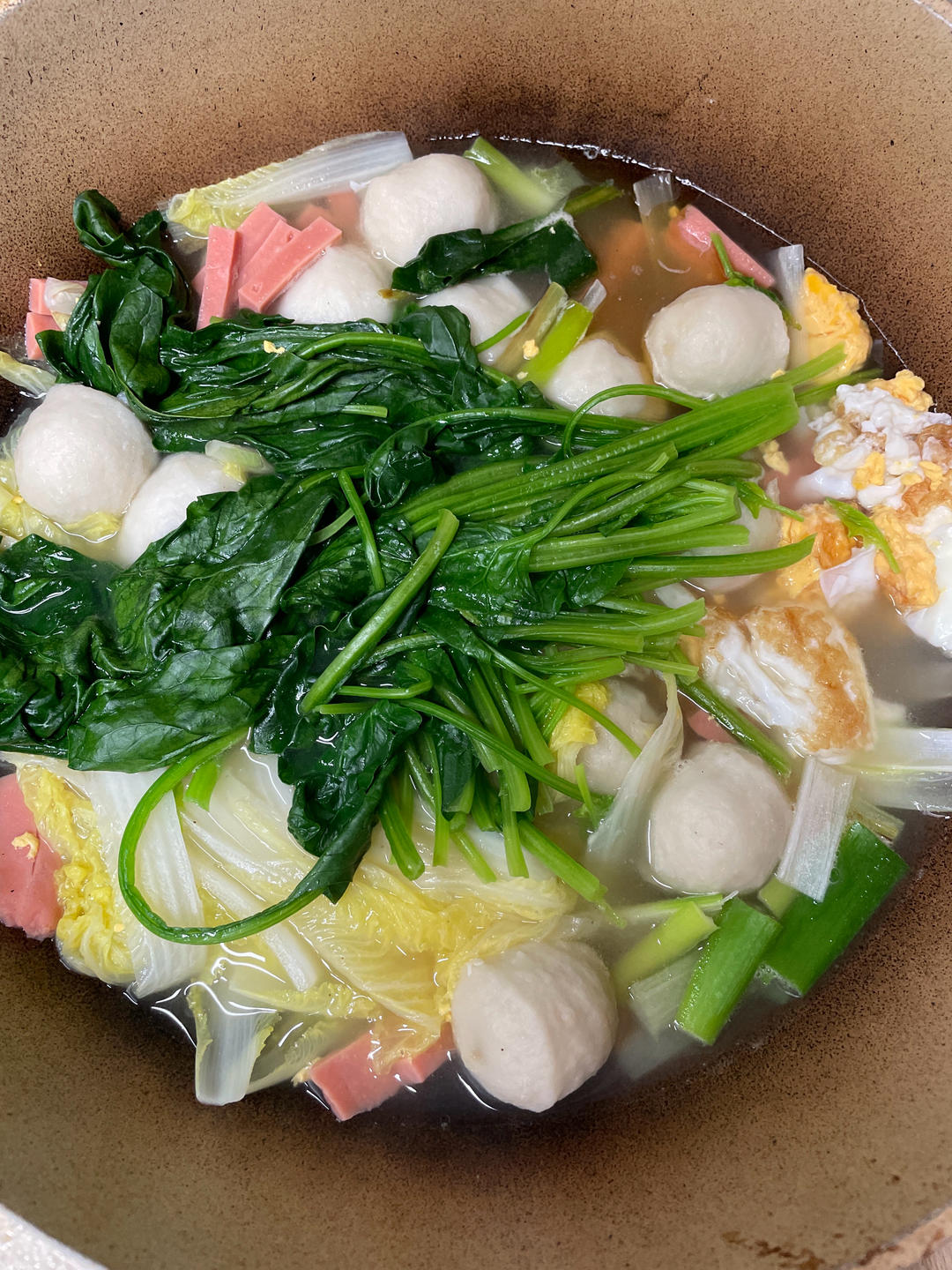 简单易学，清淡好喝～鱼丸鸡蛋菠菜汤