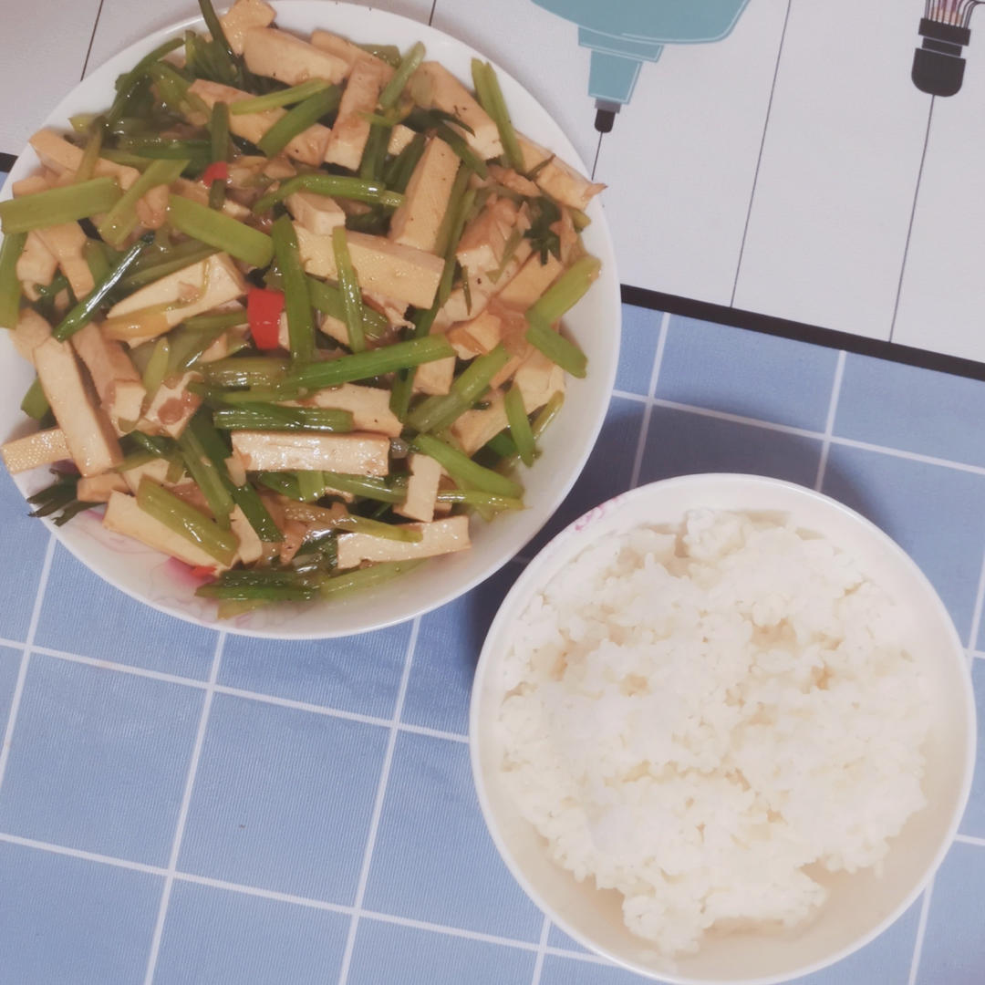 入味爆香的芹菜炒香干