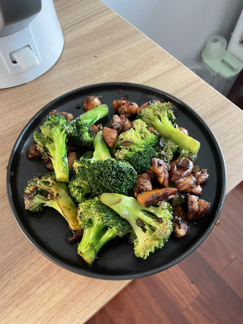 鸡胸肉炒西兰花