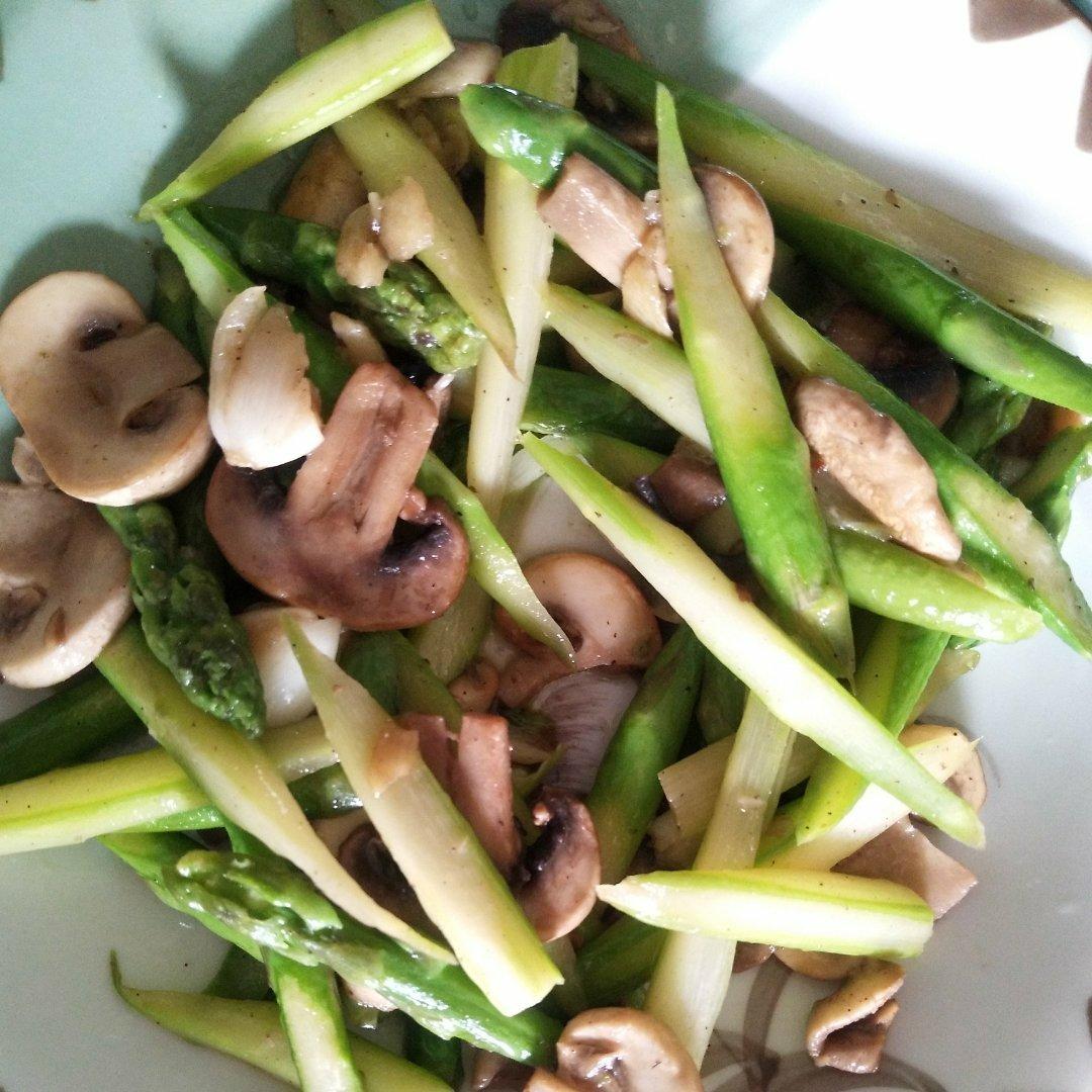 教你做最好吃的芦笋炒蘑菇 新手速get！