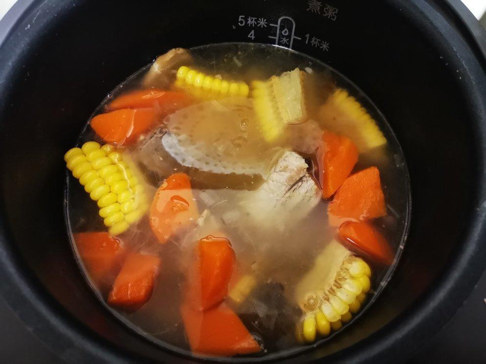 连吃三碗的玉米山药排骨汤
