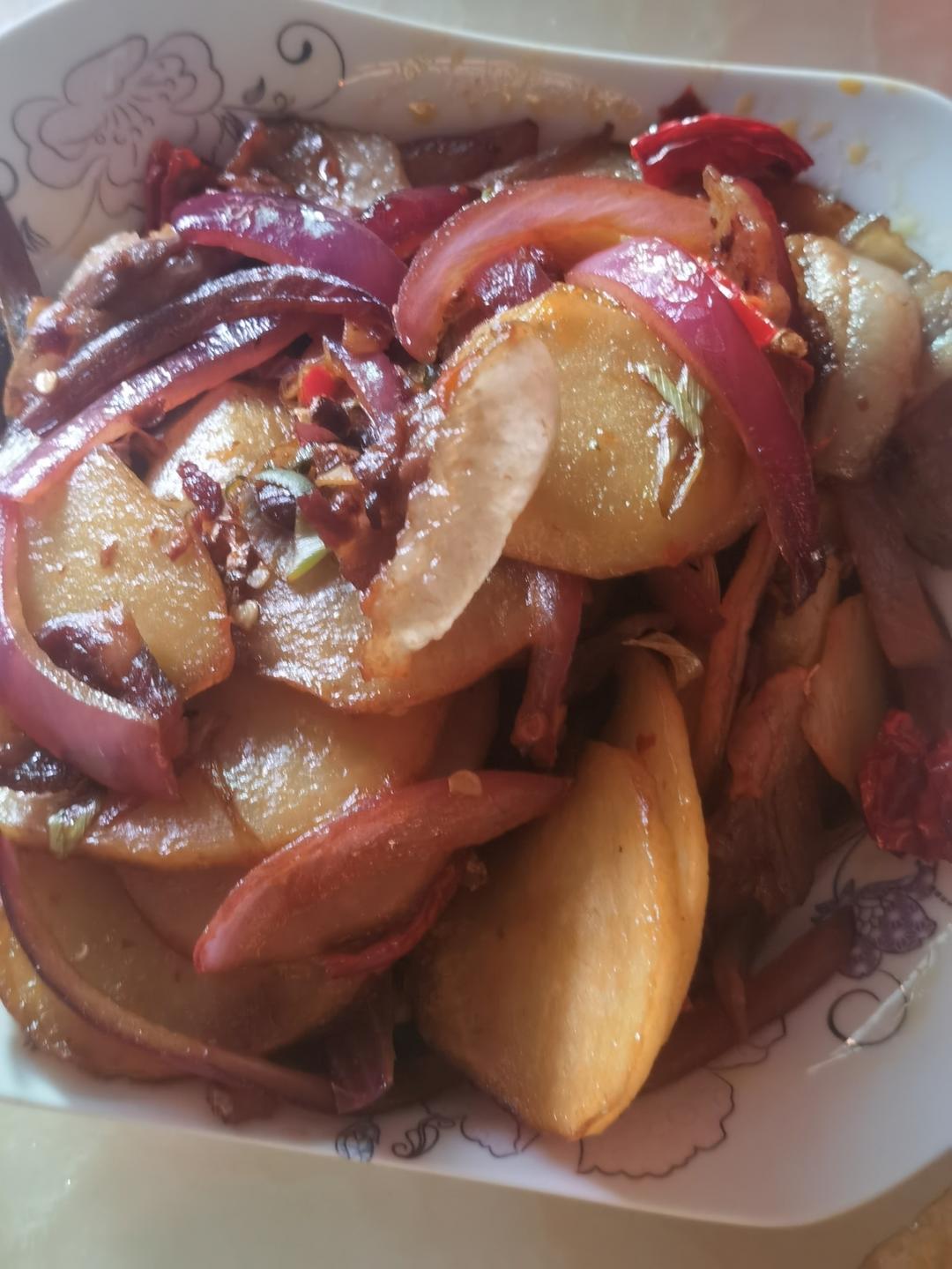 五花肉干煸土豆片