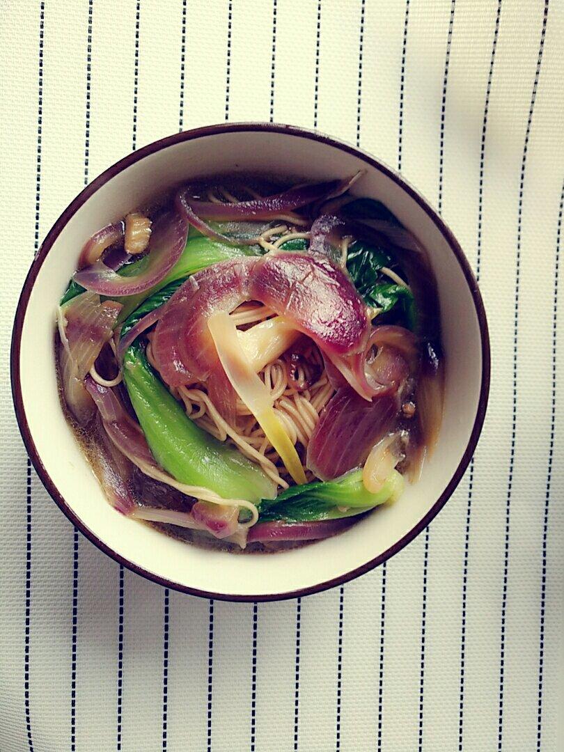 紫圆葱汤面