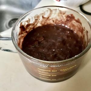 香蕉巧克力马克杯蛋糕（微波炉）的做法 步骤1