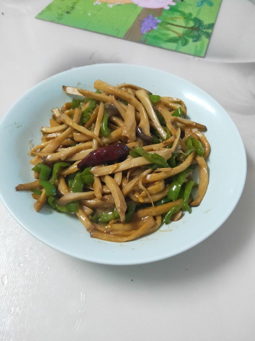 青椒素炒杏鲍菇
