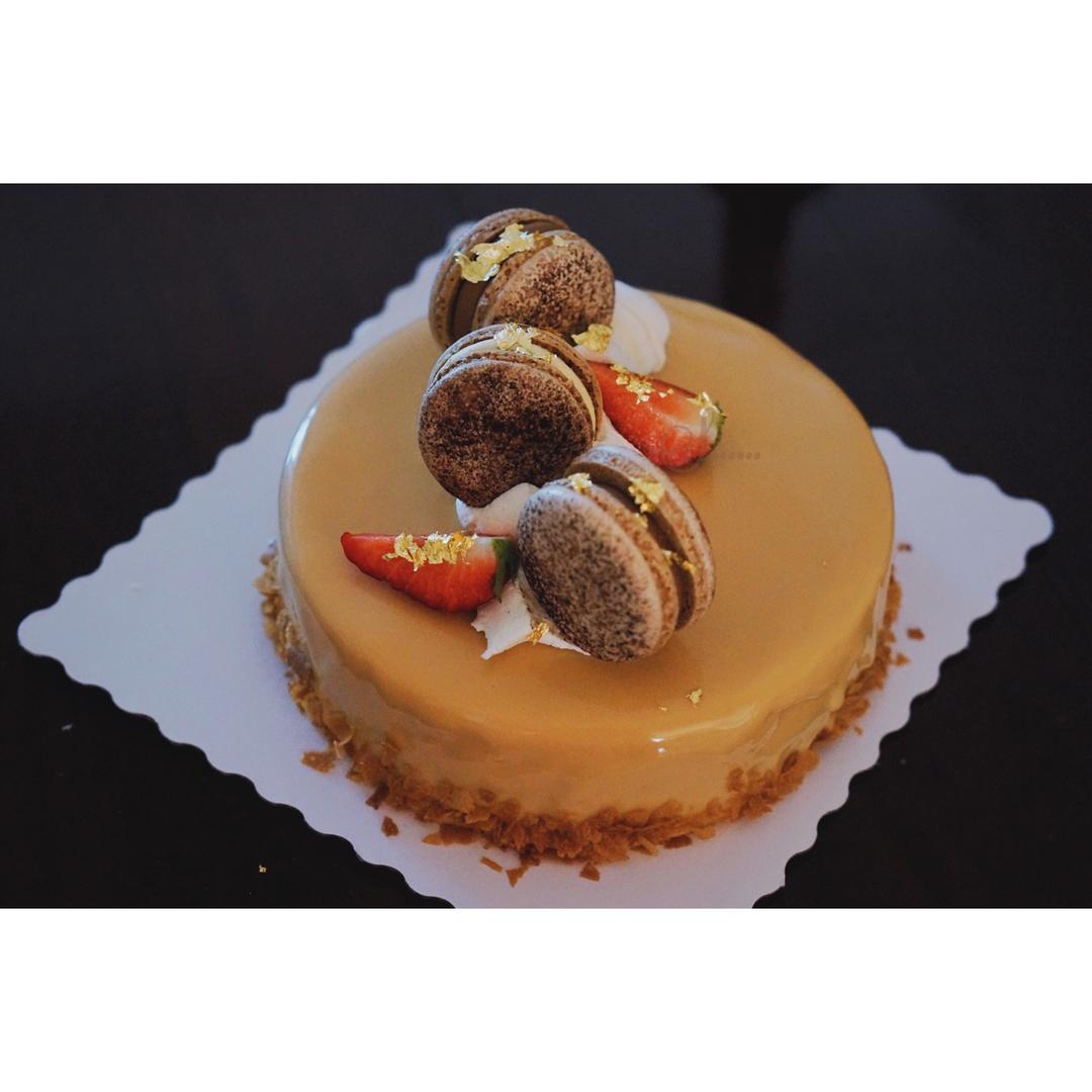 南瓜巧克力慕斯配焦糖淋面