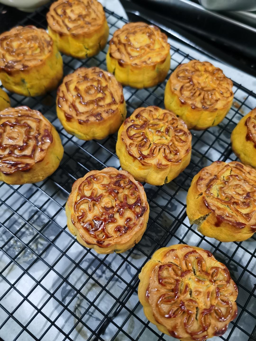 广式月饼——蛋黄莲蓉月饼