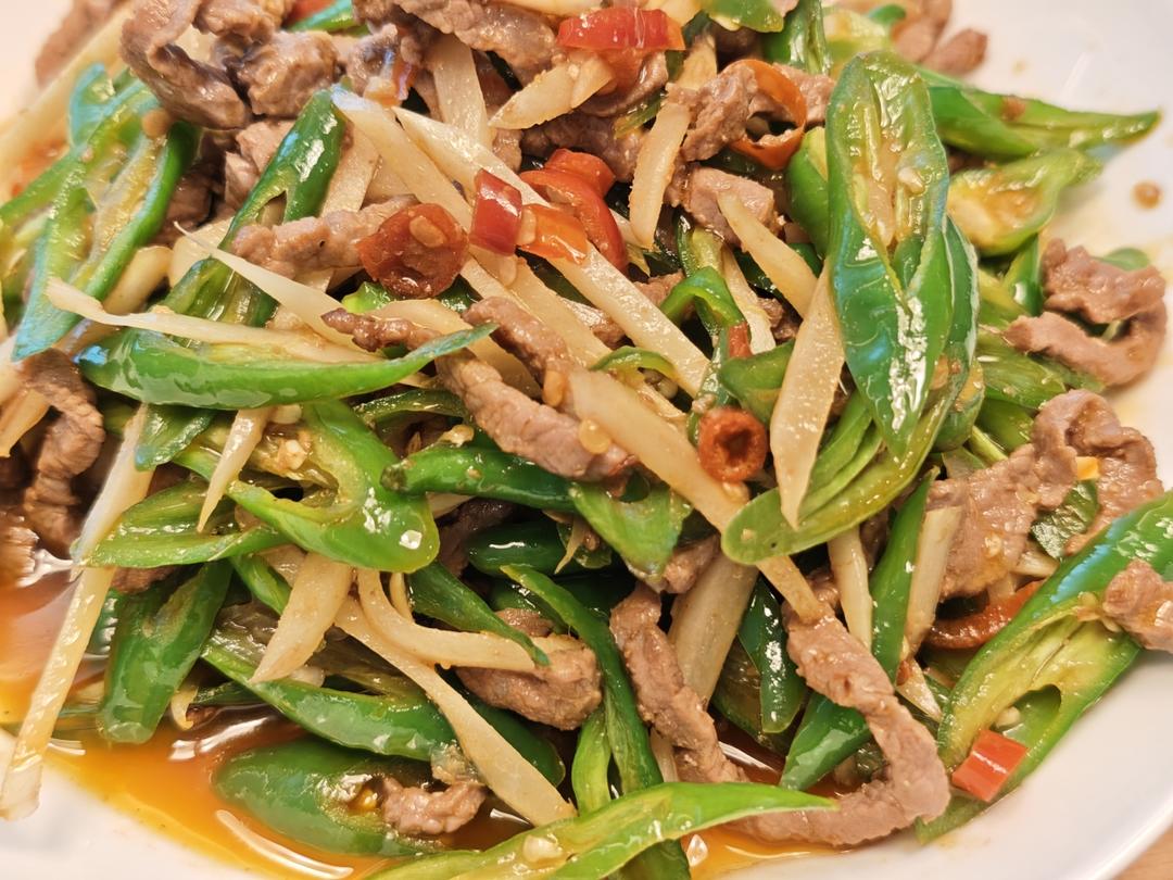 厨师长教你：“青椒牛肉丝”的家常做法，家乡的味道，先收藏了
