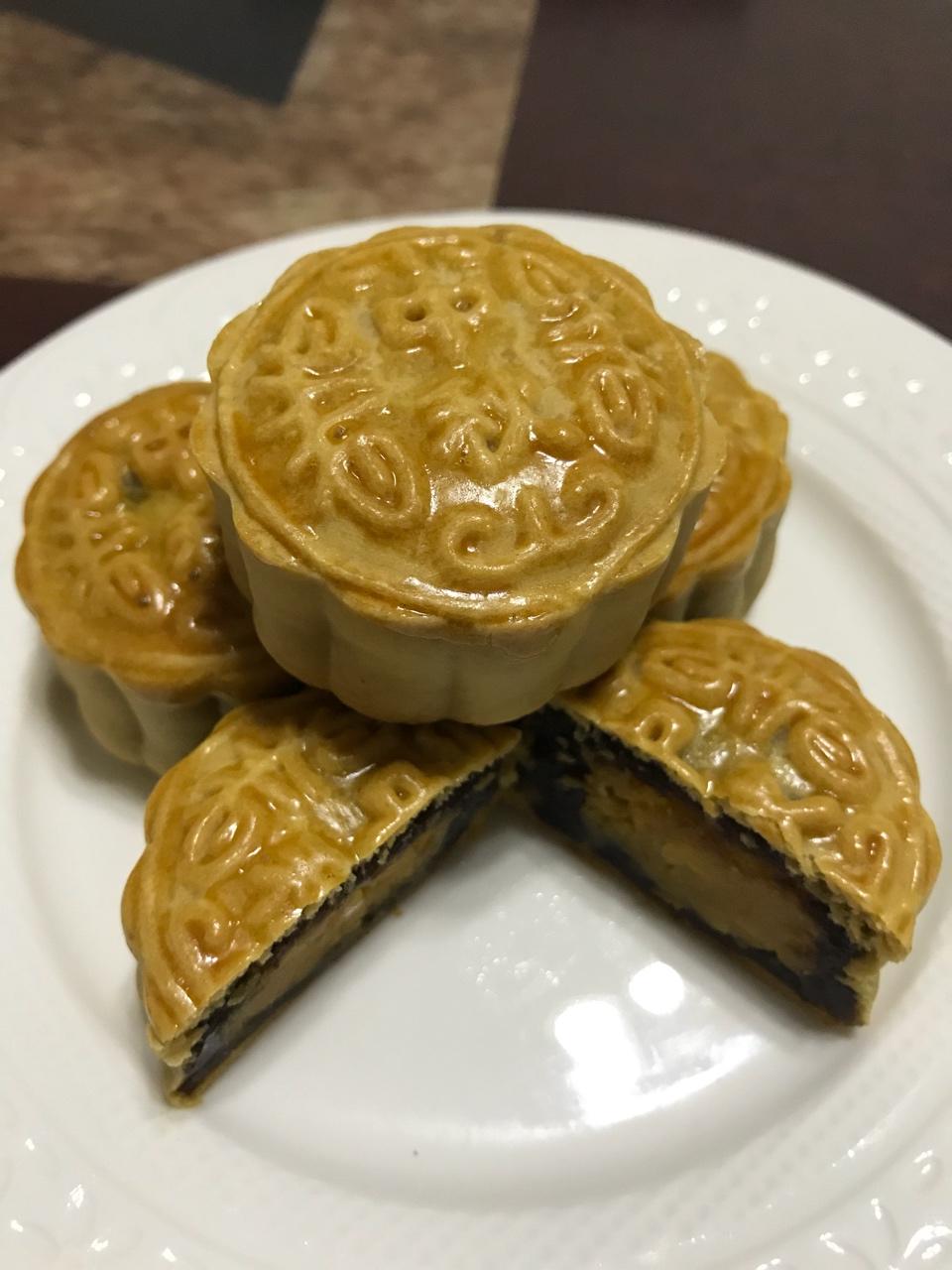 广式月饼—蛋黄莲蓉月饼