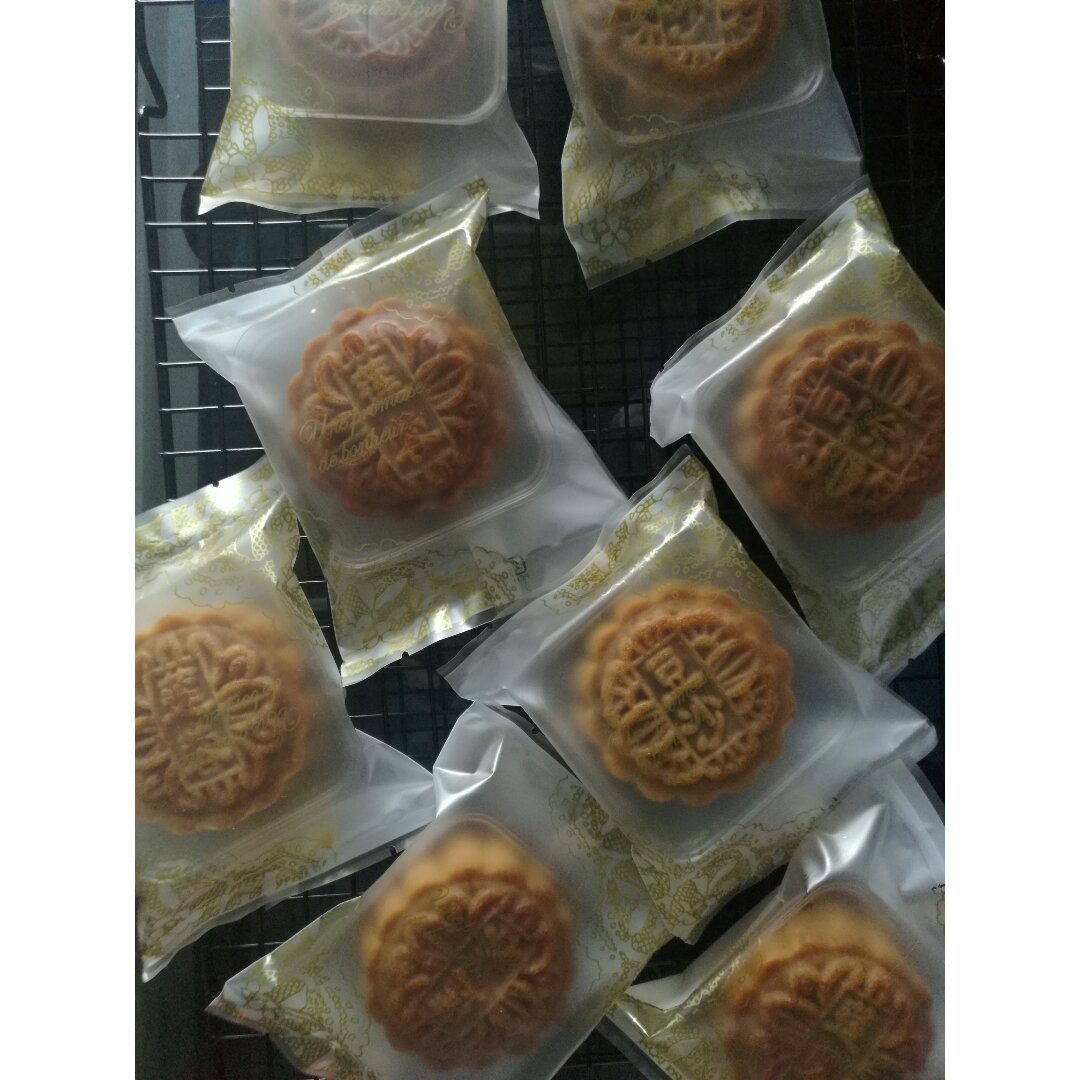 广式月饼—蛋黄莲蓉月饼