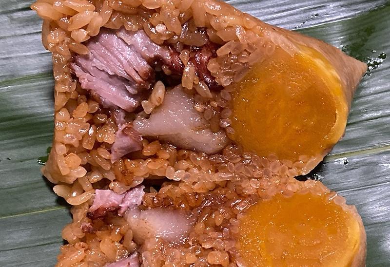 粘粘糯糯的蛋黄肉粽