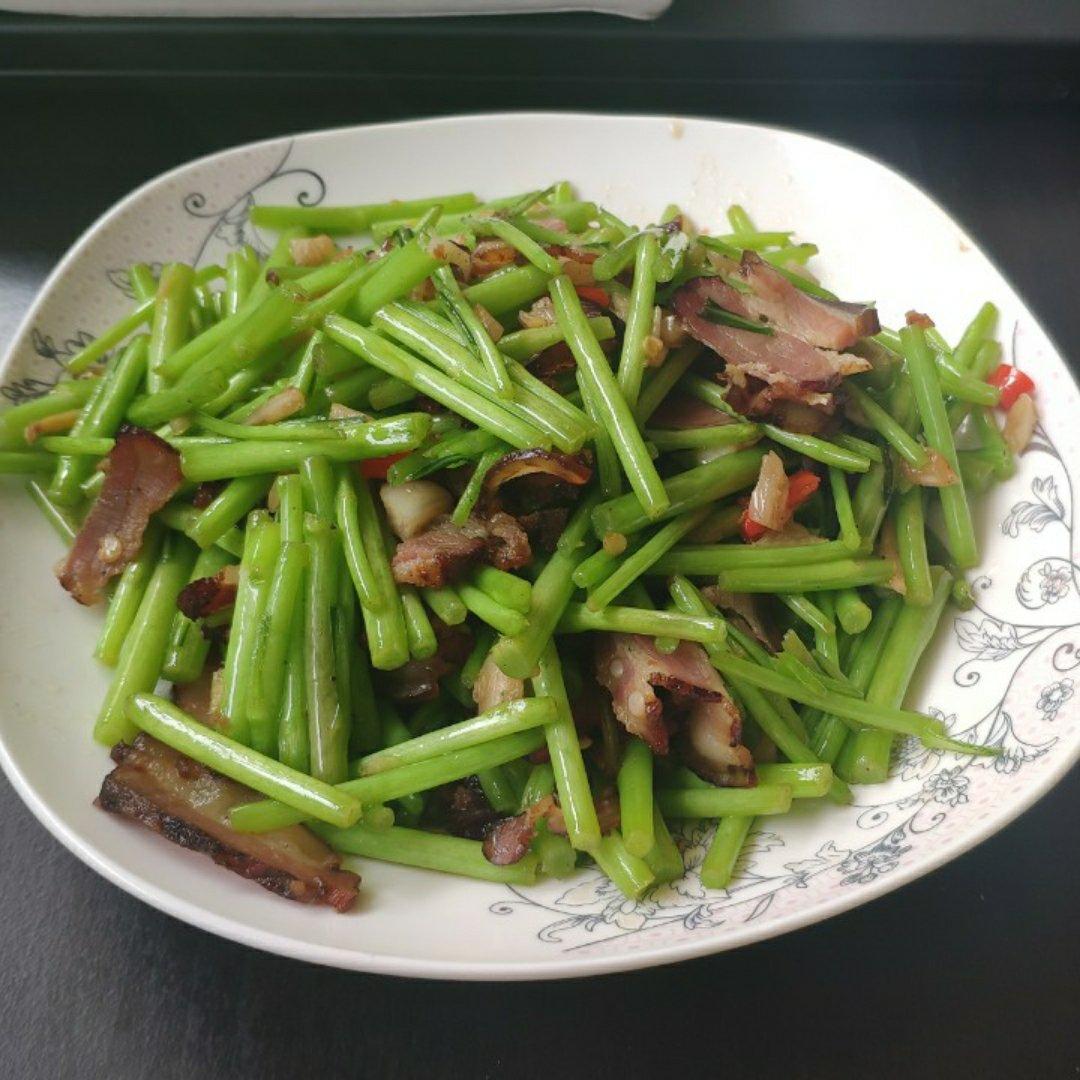 藜蒿炒腊肉