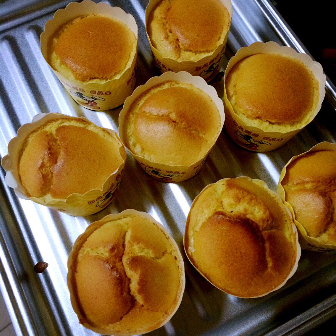 原味戚风纸杯蛋糕（烤箱做纸杯蛋糕）