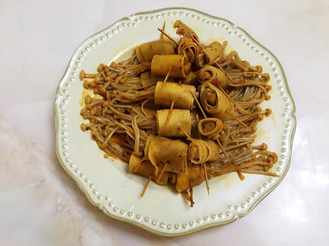 干豆腐金针菇卷的做法